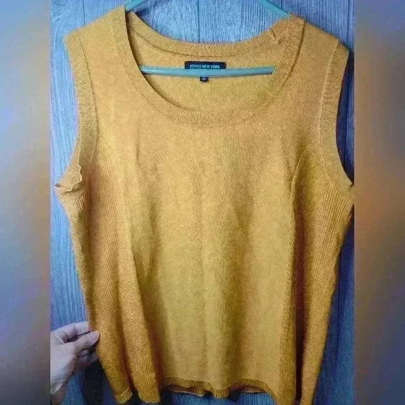 2 piece Jones New York Collection women. Mustard in color. - Picture 7 of 7